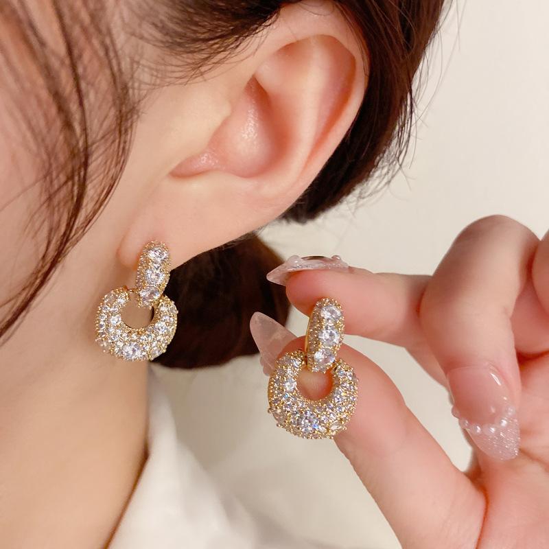 Bông tai đá hai vòng 2 kiểu đeo