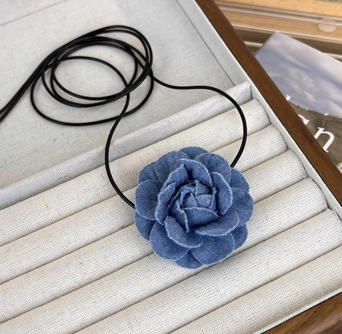 Vòng cổ chocker hoa jean cột nơ hottrend