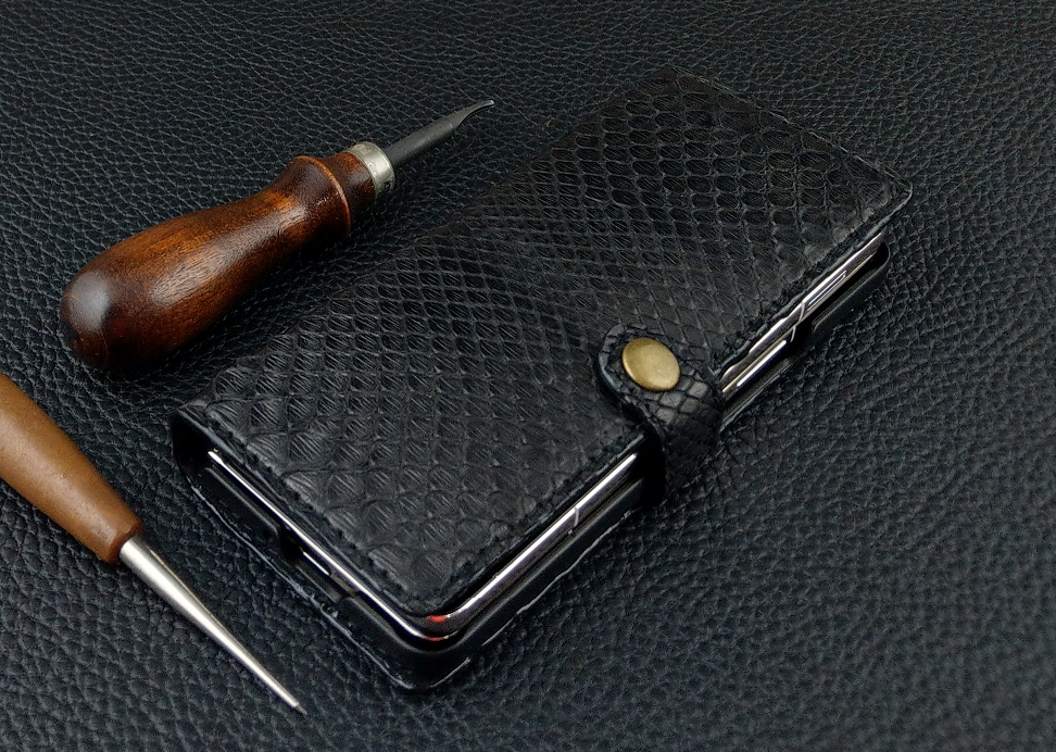 Bao da cho Z Fold3 da trăn thật handmade đẳng cấp doanh nhân