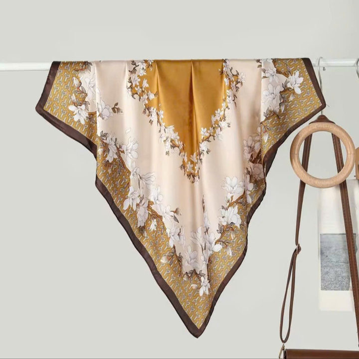 KHĂN QUÀNG CỔ LỤA HÌNH VUÔNG SANG TRỌNG THỜI TRANG MÃ 04