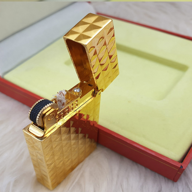 Vỏ Hột Quẹt Bật Lửa Xăng Đá Upon Vàng Caro Vân Kim Cương DX02V Tiếng Mở Nắp Hay, Cầm Chắc Tay - Dùng Xăng Bấc Đá Cao Cấp