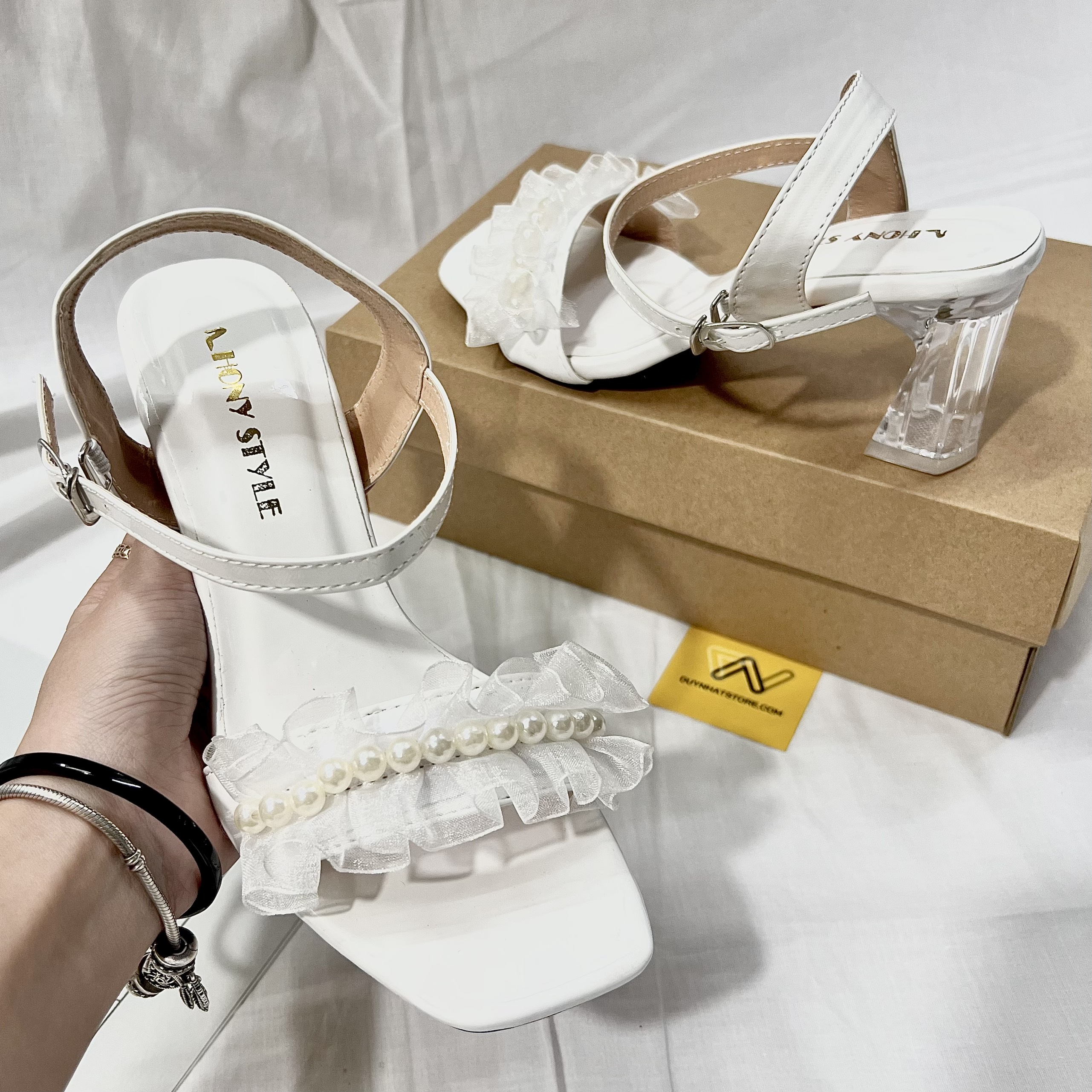 Giày Sandal Cao Gót 7cm Duy Nhật Store Phối Hàng Ngọc Nhún Gót Vuông Trong Sang Trọng Đơn Giản Thanh Lịch Màu Đen Trắng