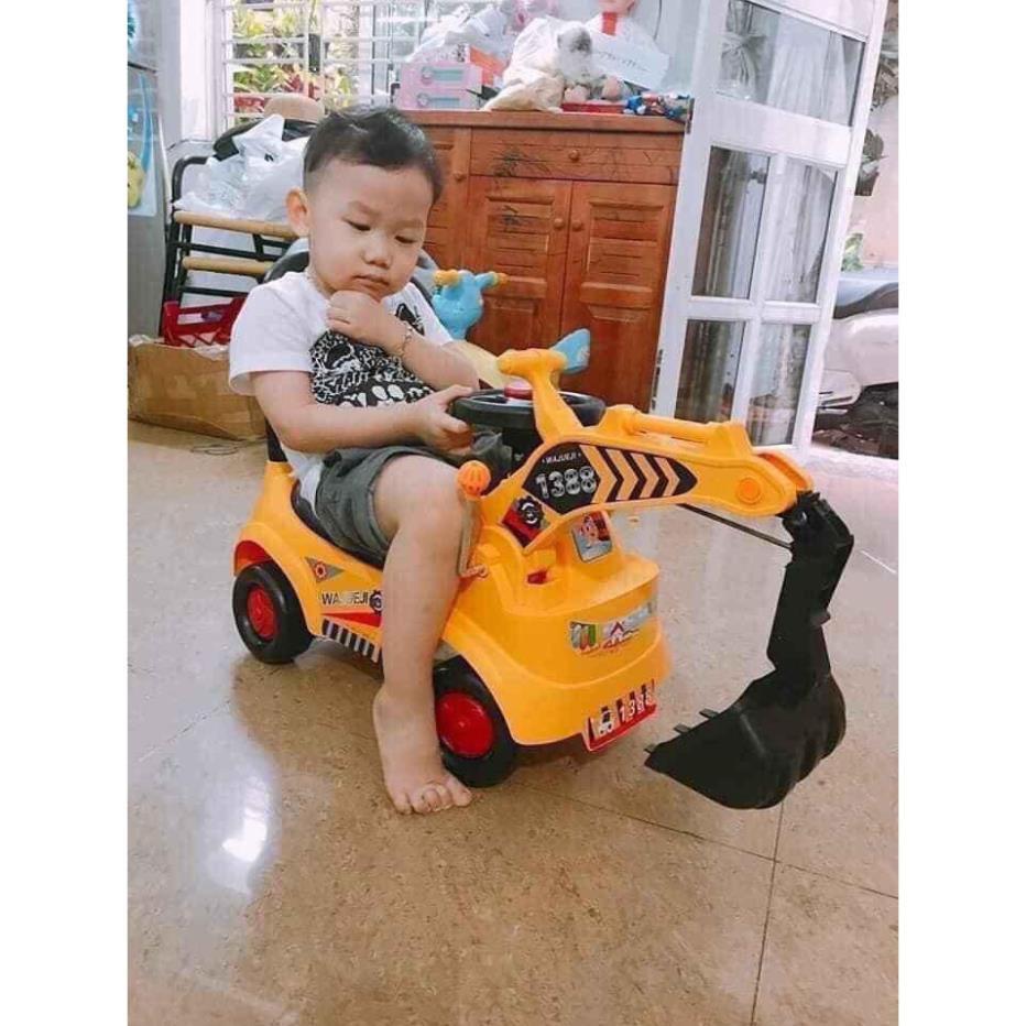 XE CẨU CHÒI CHÂN 1388 SIÊU HOT CHO BÉ YÊU ( ĐIỆN MÁY NỘI ĐỊA TRUNG