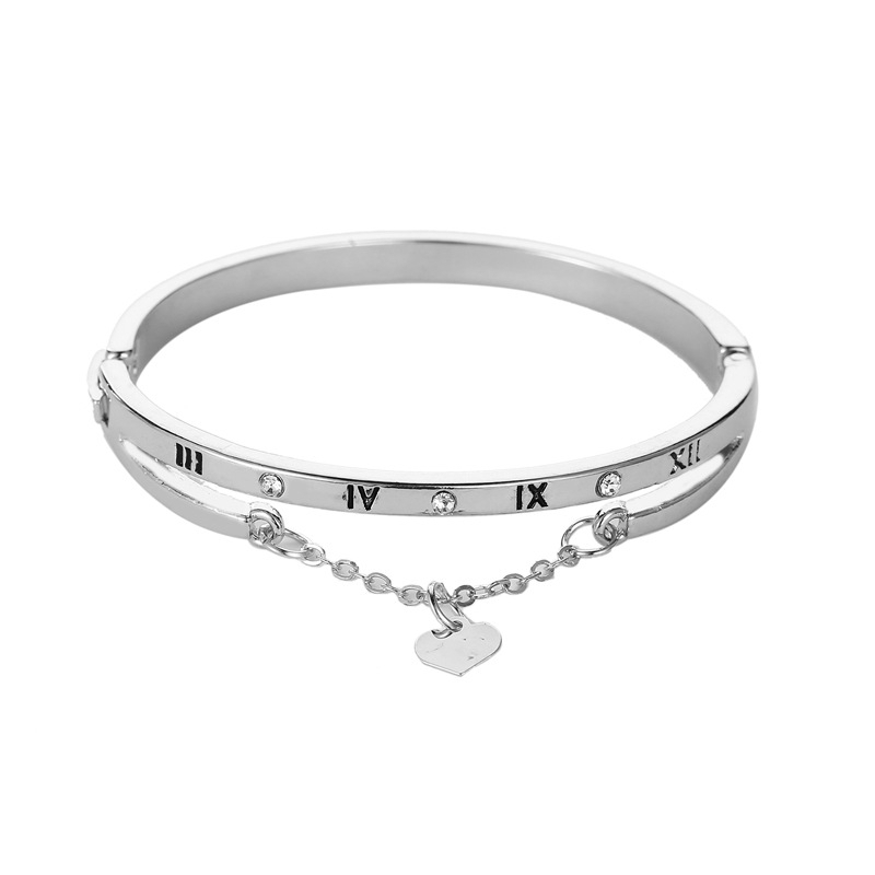 Vòng tay nữ Titan mặt trái tim