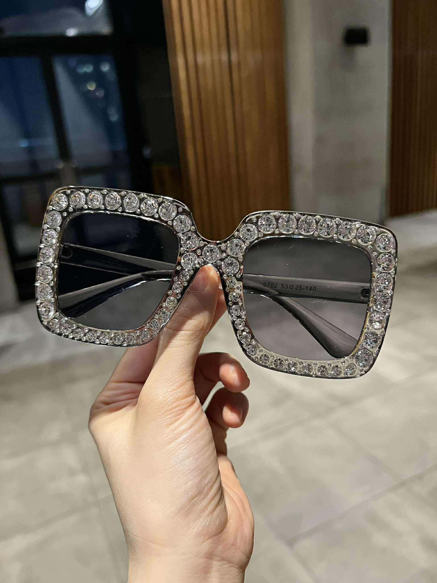 Kính râm nữ Mắt vuông đính đá sang chảnh cao cấp