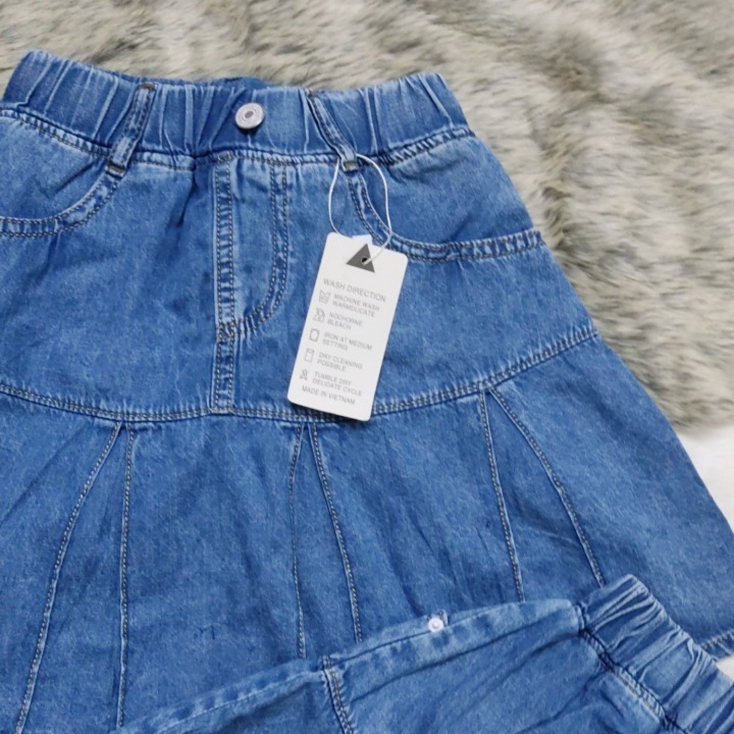 Q00000223 Váy jean xanh cao cấp, dáng xoè, xếp ly, có chíp rất xinh cho bé gái từ 7 tuổi