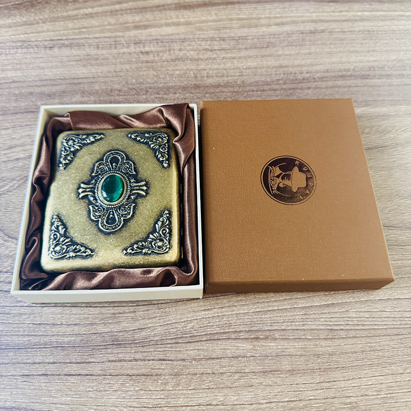 Hộp Đựng Thuốc 20Đ Lớn Ngắn Đính Ngọc Lục Thạch Cổ Điển