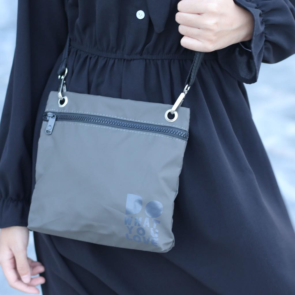Túi đeo chéo thời trang, chất dù cao cấp nhẹ trượt nước, màu basic - BOM