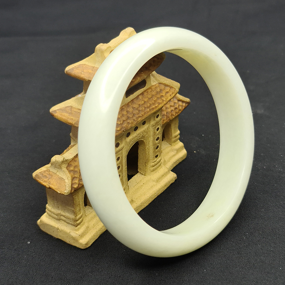 Vòng Tay Dạng Bản Liền Nguyên Khối Đá Ngọc Serpentine Trắng - Mx