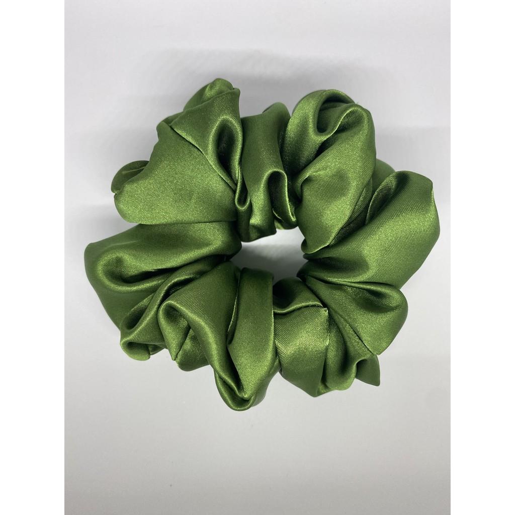 Combo dây đồng hồ apple watch và scrunchies dây cột tóc, buộc tóc vải satin lụa xanh lá cao cấp