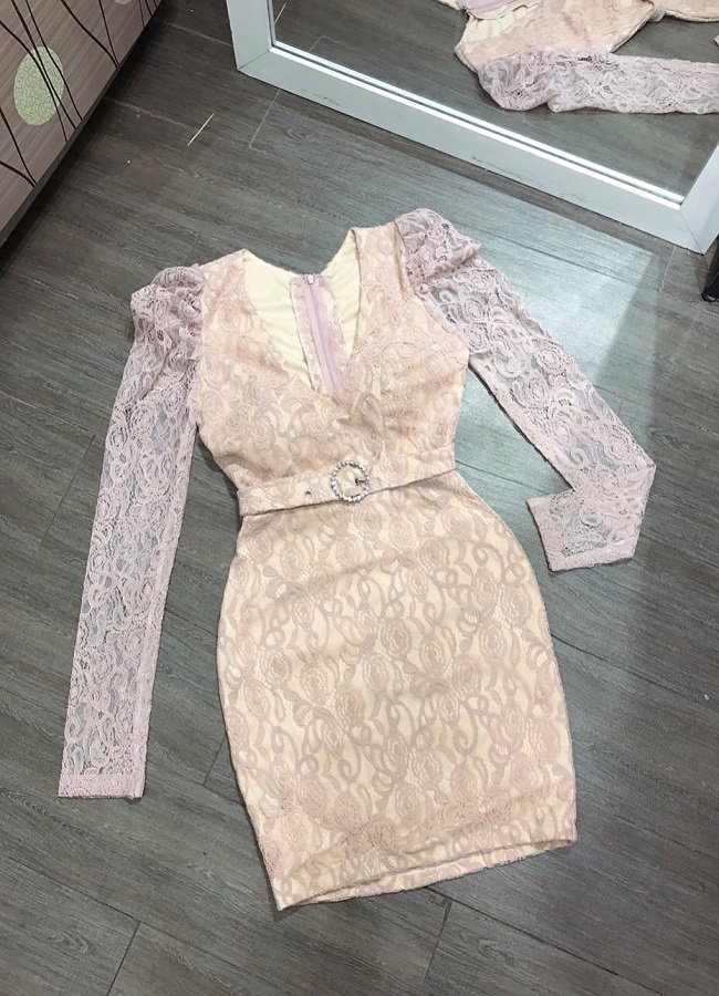 Đầm body ren tay dài kèm nịt