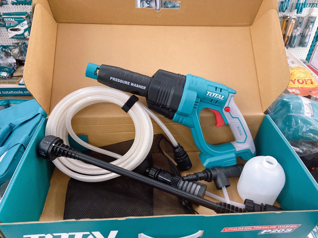 Máy xịt rửa dùng pin Lithium 20V total TPWLI2008