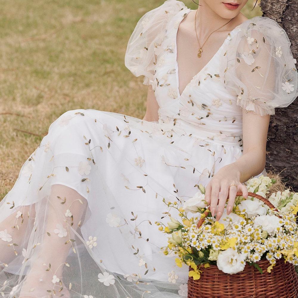 Đầm maxi nữ MARC FASHION hoa đính thêu nhún trước