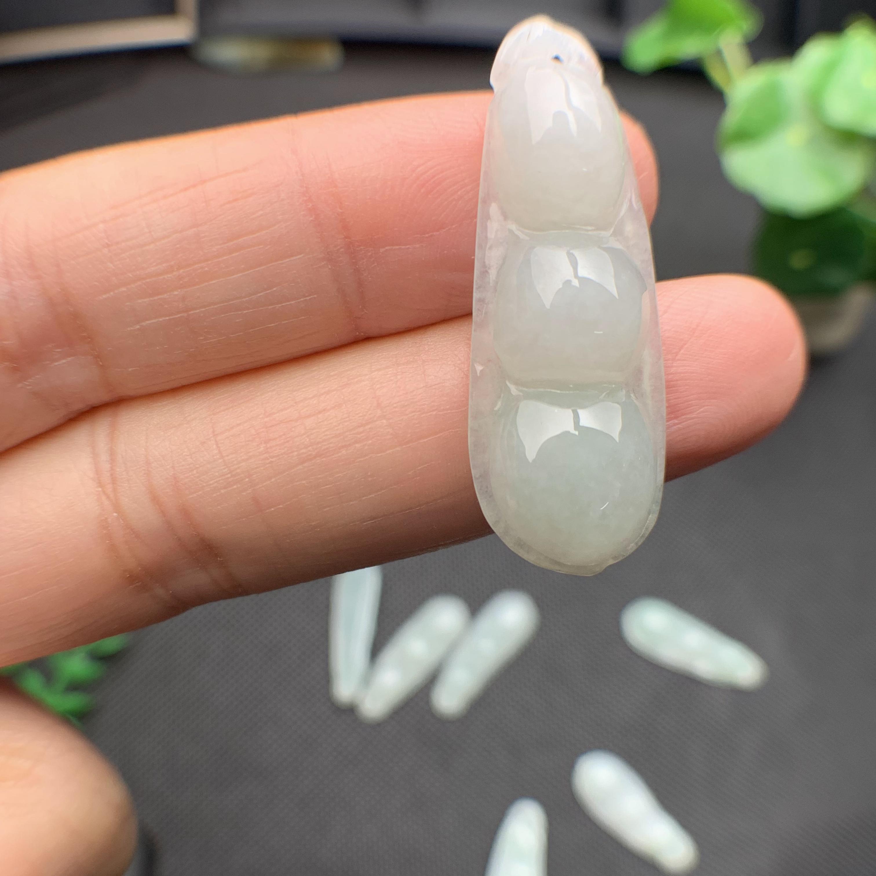 Hạt đỗ may mắn ngọc phỉ thúy tự nhiên Jadeite A