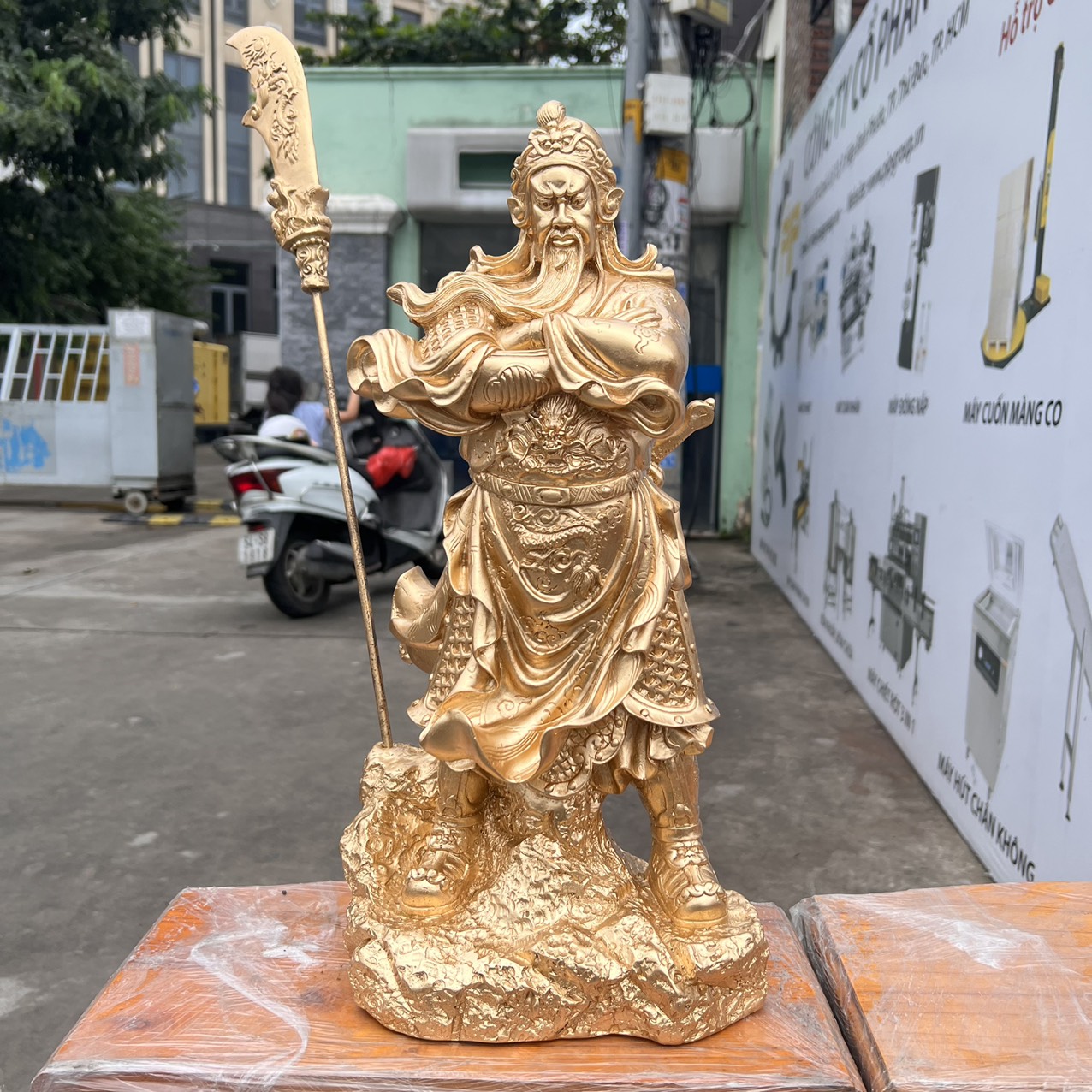 Tượng Quan Công chắn ải bằng bột đá mang lại tài lộc bảo vệ gia chủ cao 45cm