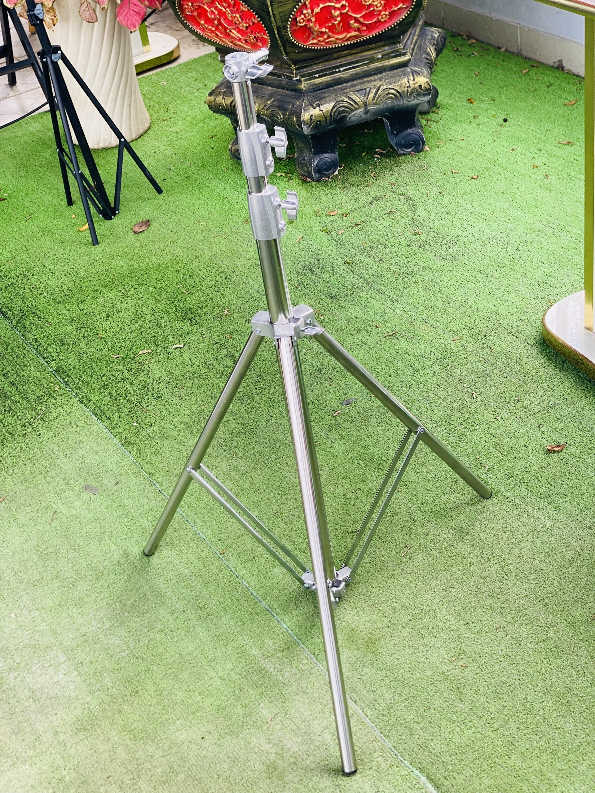 Chân đèn inox 8809 cao 2.8m loại tốt chịu tải 10 kg gắn đèn, máy ảnh chuyên nghiệp cho livestream studio phòng thu hàng nhập khẩu