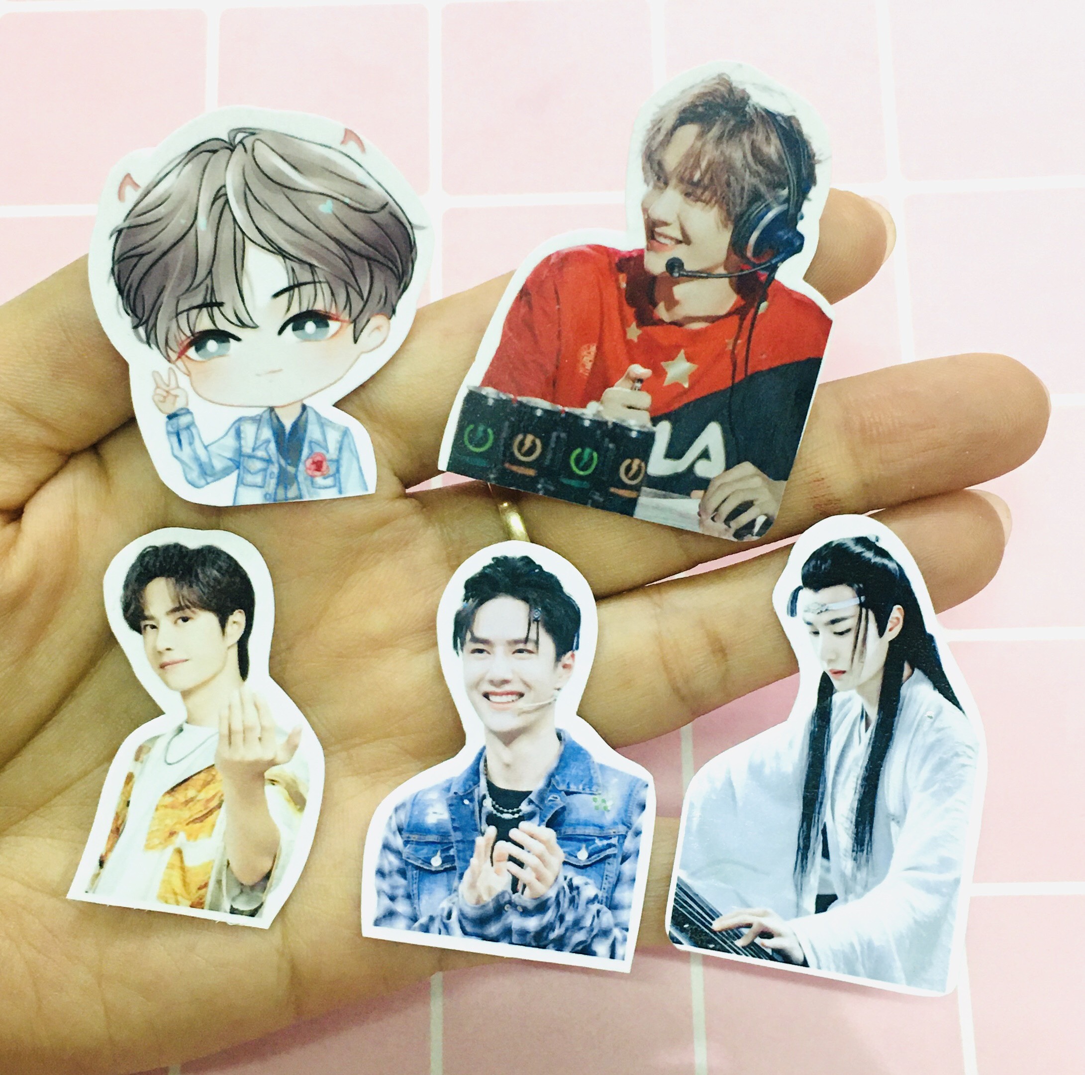 30 ảnh sticker Vương Nhất Bác ( giao mẫu ngẫu nhiên )