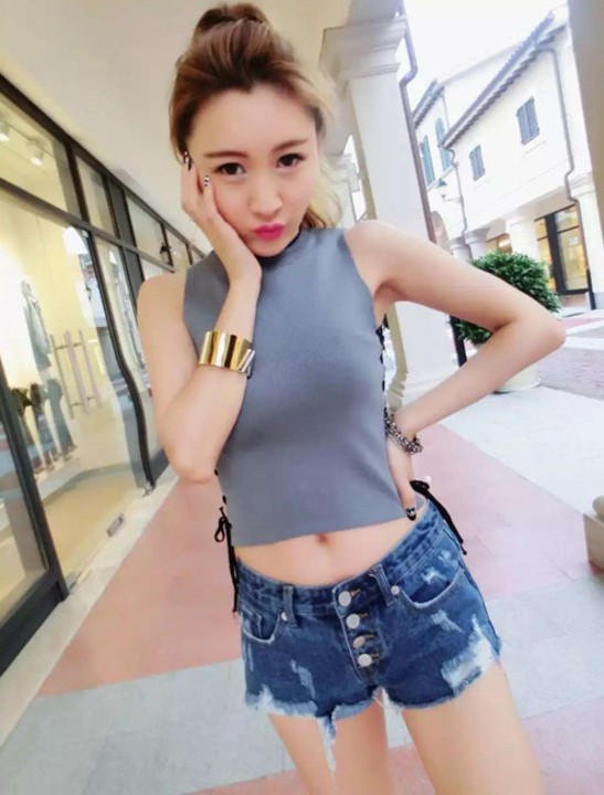 Áo crop top đan dây chéo Mã: AN498