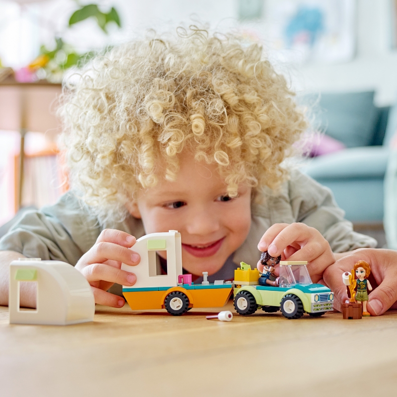 Đồ Chơi LEGO Kì Nghỉ Cắm Trại Cùng Autumn & Aliya 41726