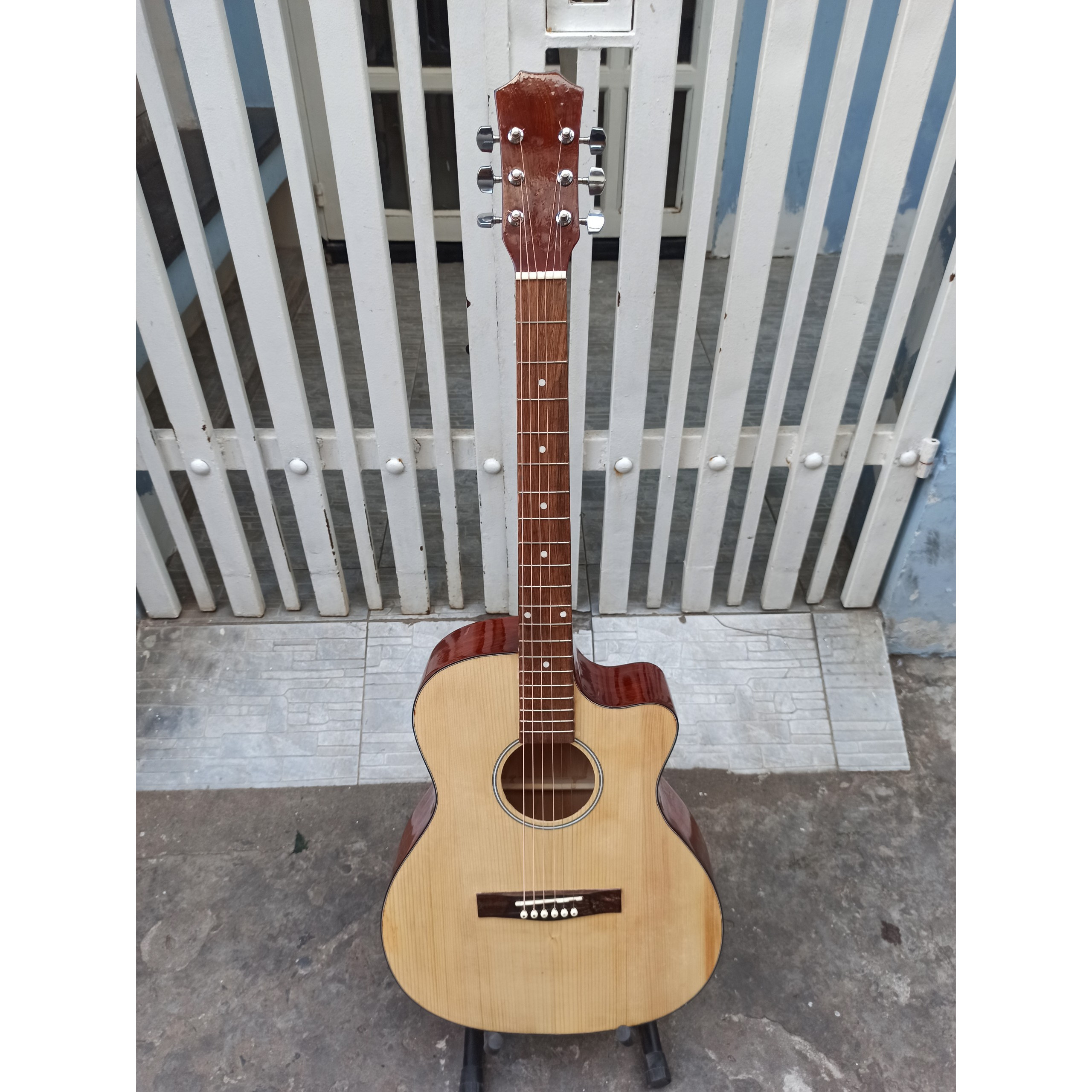 Đàn Guitar M300D dây sắt bấm nhẹ tay