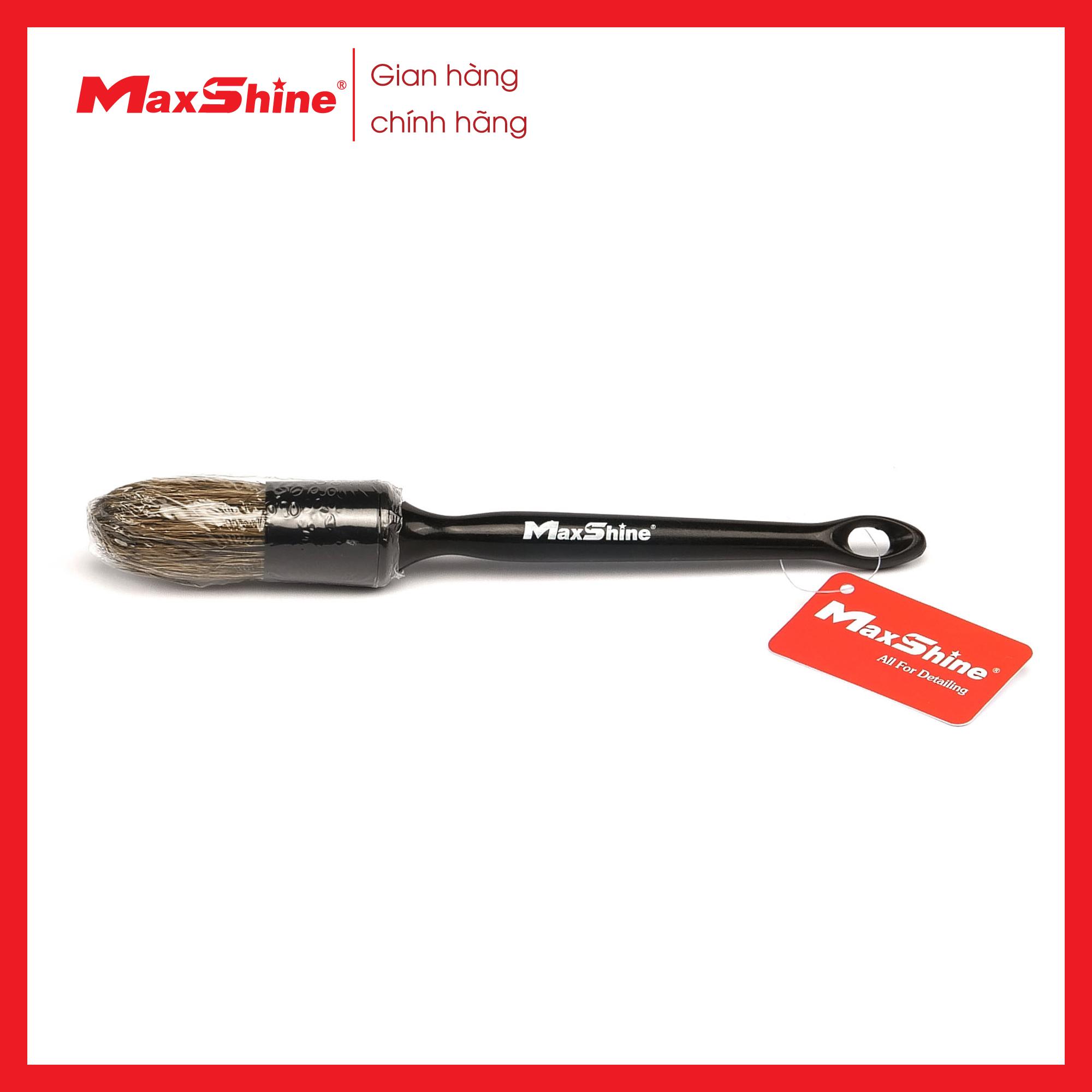 Bàn chải vệ sinh chi tiết cao cấp Maxshine 704612 với các sợi lông mềm mại, được gắn chặt vào thân chổi giúp hạn chế tình trạng bị rụng lông khi sử dụng