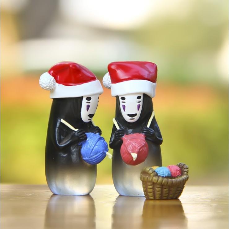 Mô hình Vô Diện đội mũ Noel đứng đan len dùng trang trí tiểu cảnh, móc khóa, DIY