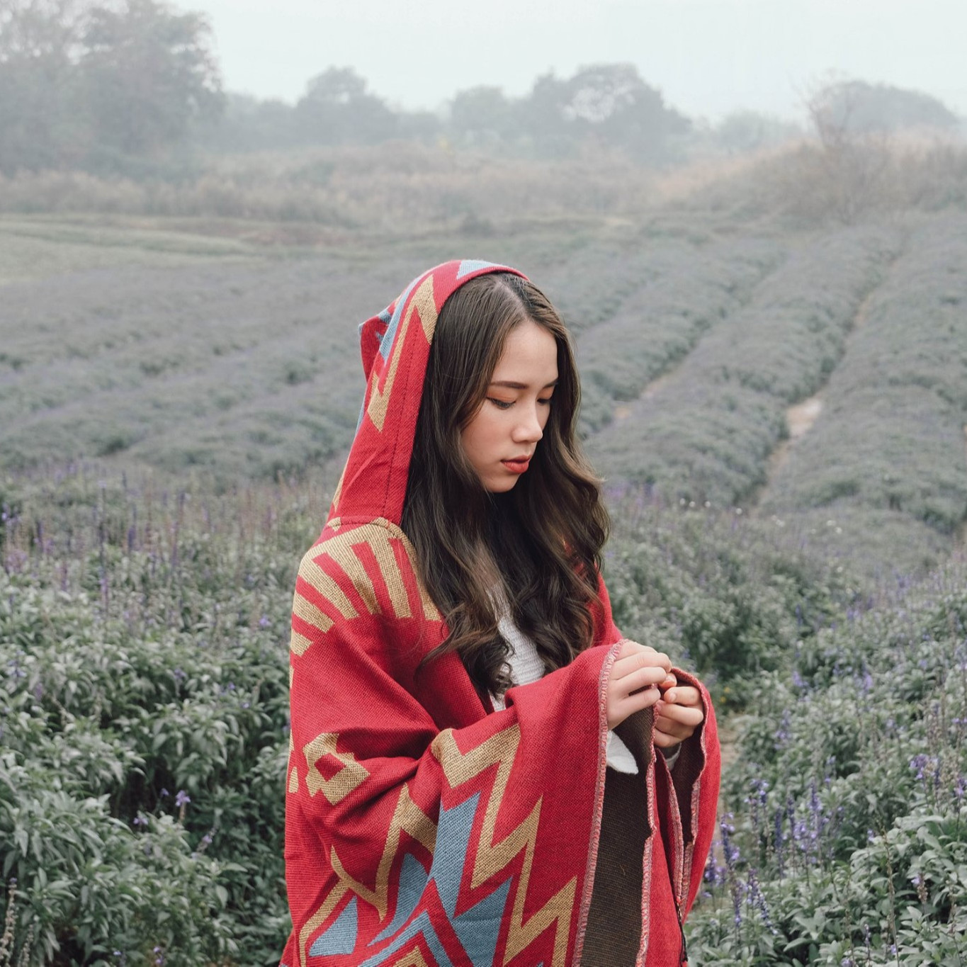Áo choàng hình học đỏ