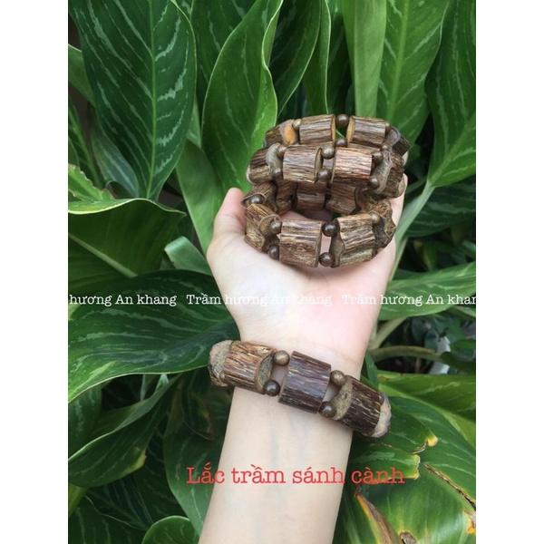 Lắc trầm hương sánh cành