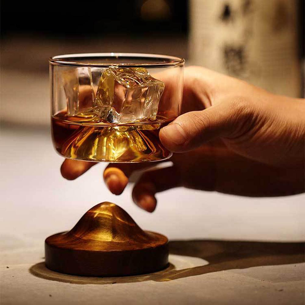 Chén thủy tinh dày, chịu nhiệt. Hình dạng núi, đế gỗ