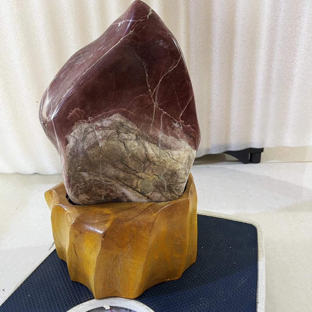 Cây đá màu đỏ mận chín cao 31 cm, nặng 7 kg cho người mệnh Thổ và Hỏa