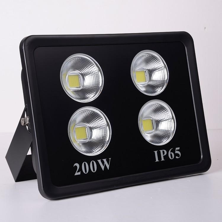 Đèn led pha chóa phễu công suất 200w