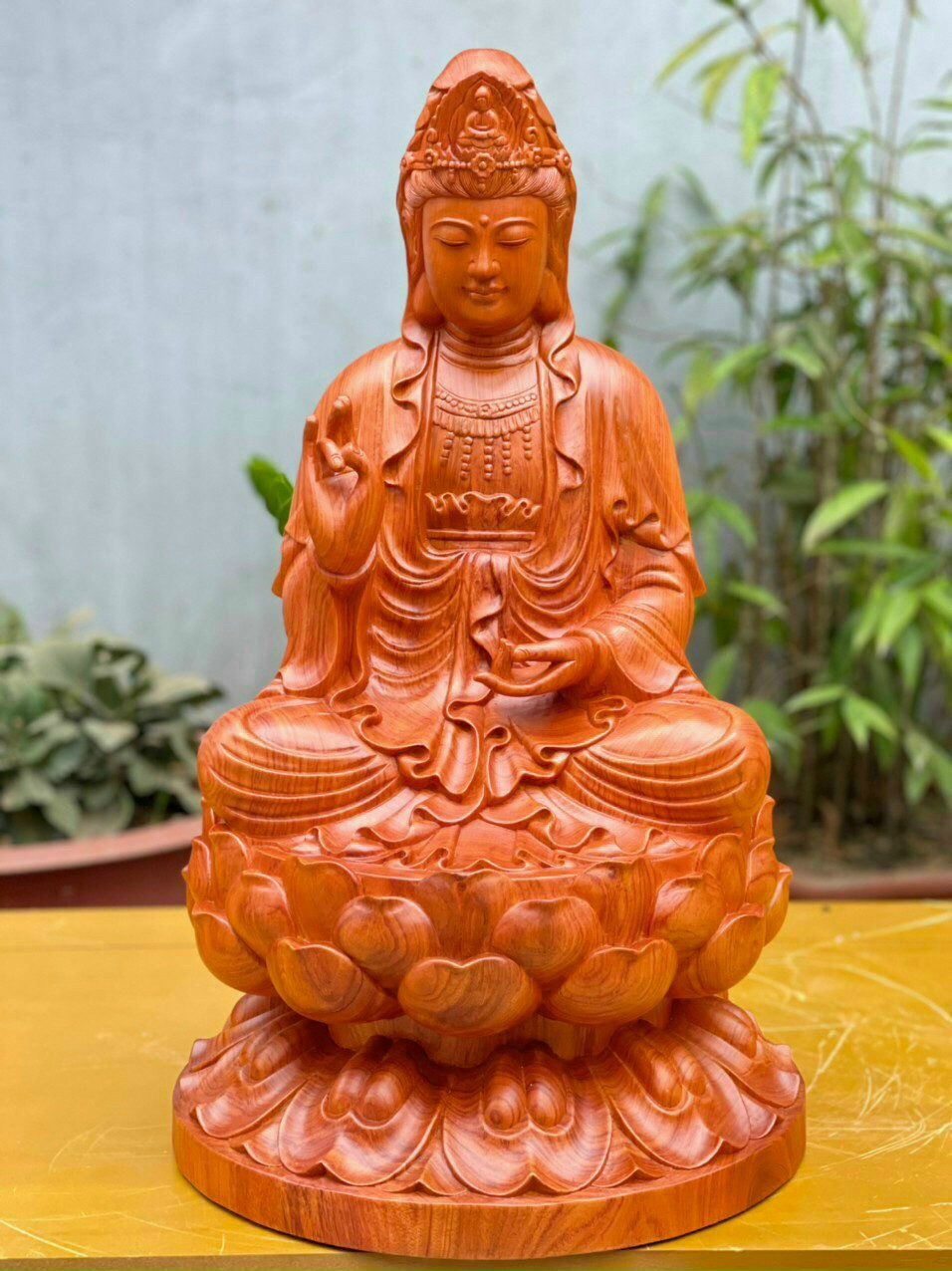 Tượng Phật Bà Quan Âm gỗ hương nguyên khối nhiều kích thước