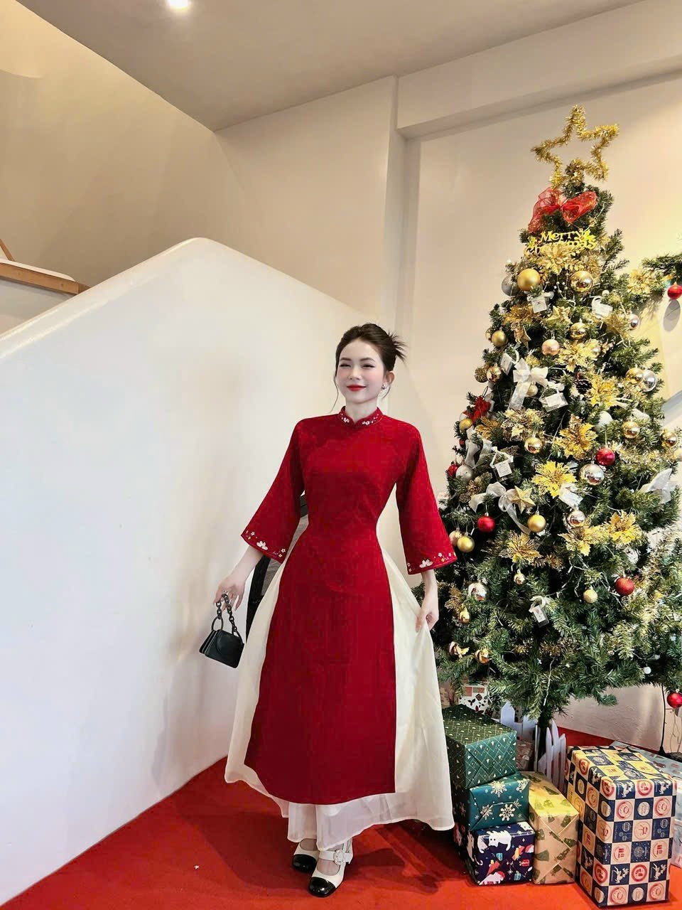 ÁO DÀI ĐỎ THÊU HOA VÀ CHÂN VÁY 2 LỚP