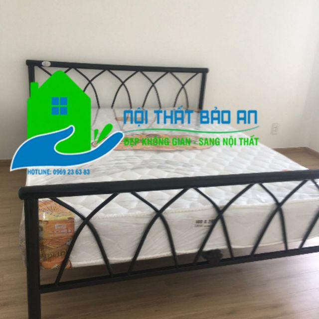Giường sắt đan chéo 1m8 x 2m đại thành