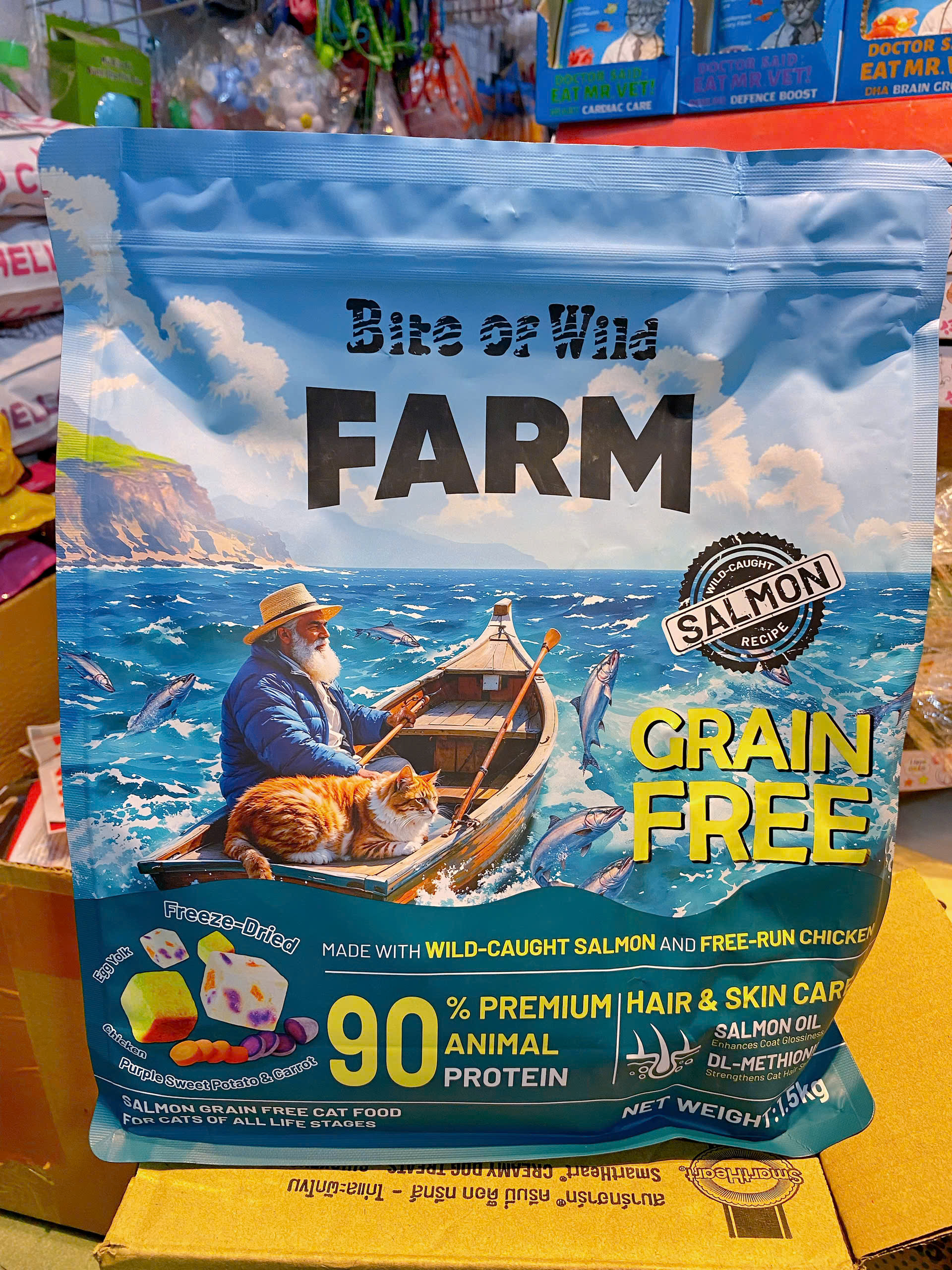 Hạt Bite Of Wild Farm túi 1.5kg mix topping thịt sấy - rau củ, không độn ngũ cốc, giàu đạm dành cho mèo