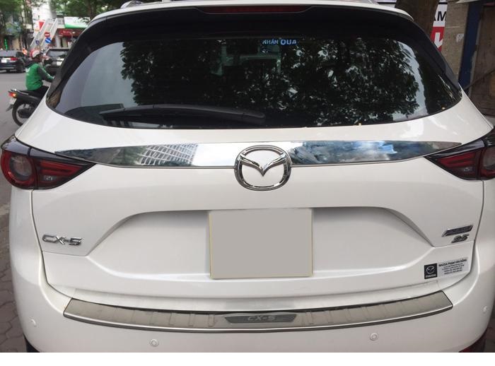 Ốp trang trí tay mở cốp sau cho xe Mazda CX5, CX-5 2018 mạ Crom cao cấp