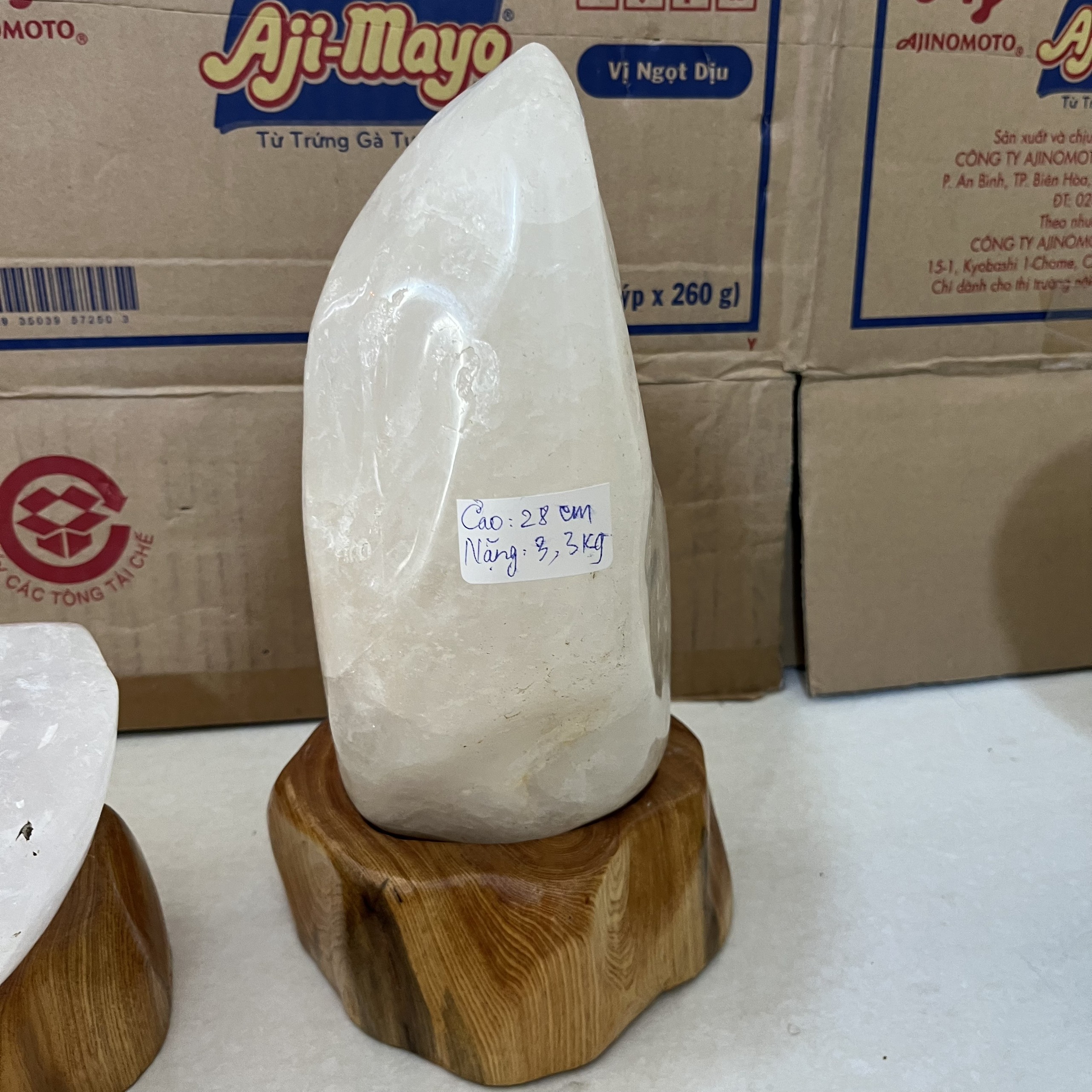 Cây đá thạch anh trắng nặng 3 kg trong suốt cho người mệnh Thủy và Kim thachanhtrang 3kg