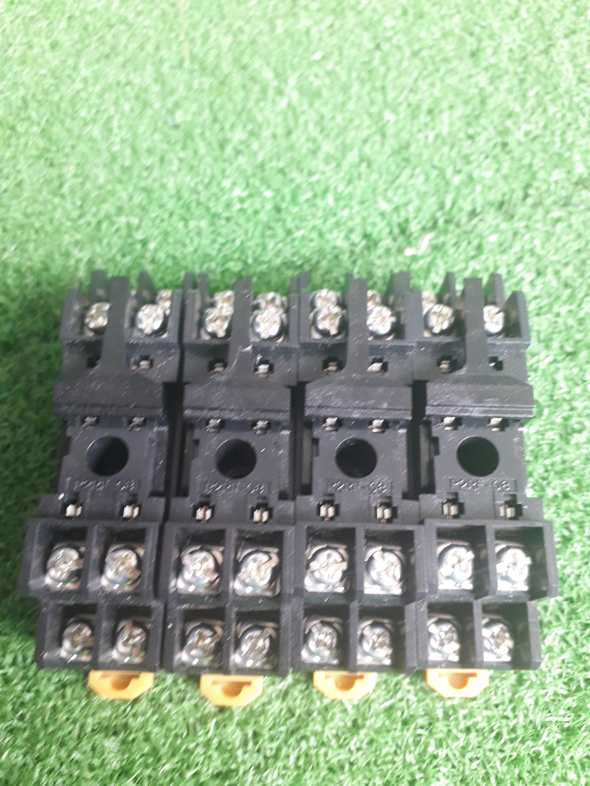 Đế rơ le P2RF-08