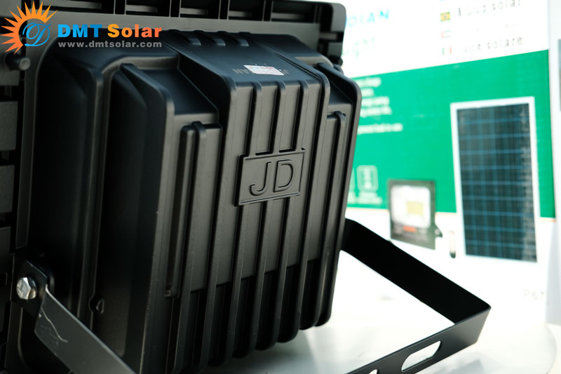 Đèn pha năng lượng mặt trời 40W JD-8840L - Chính hãng