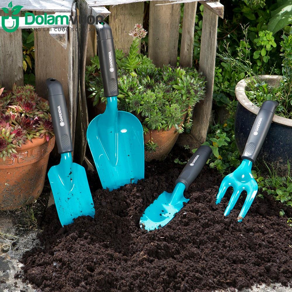 Xẻng trồng cây lưỡi rộng 12cm Gardena 08953-20