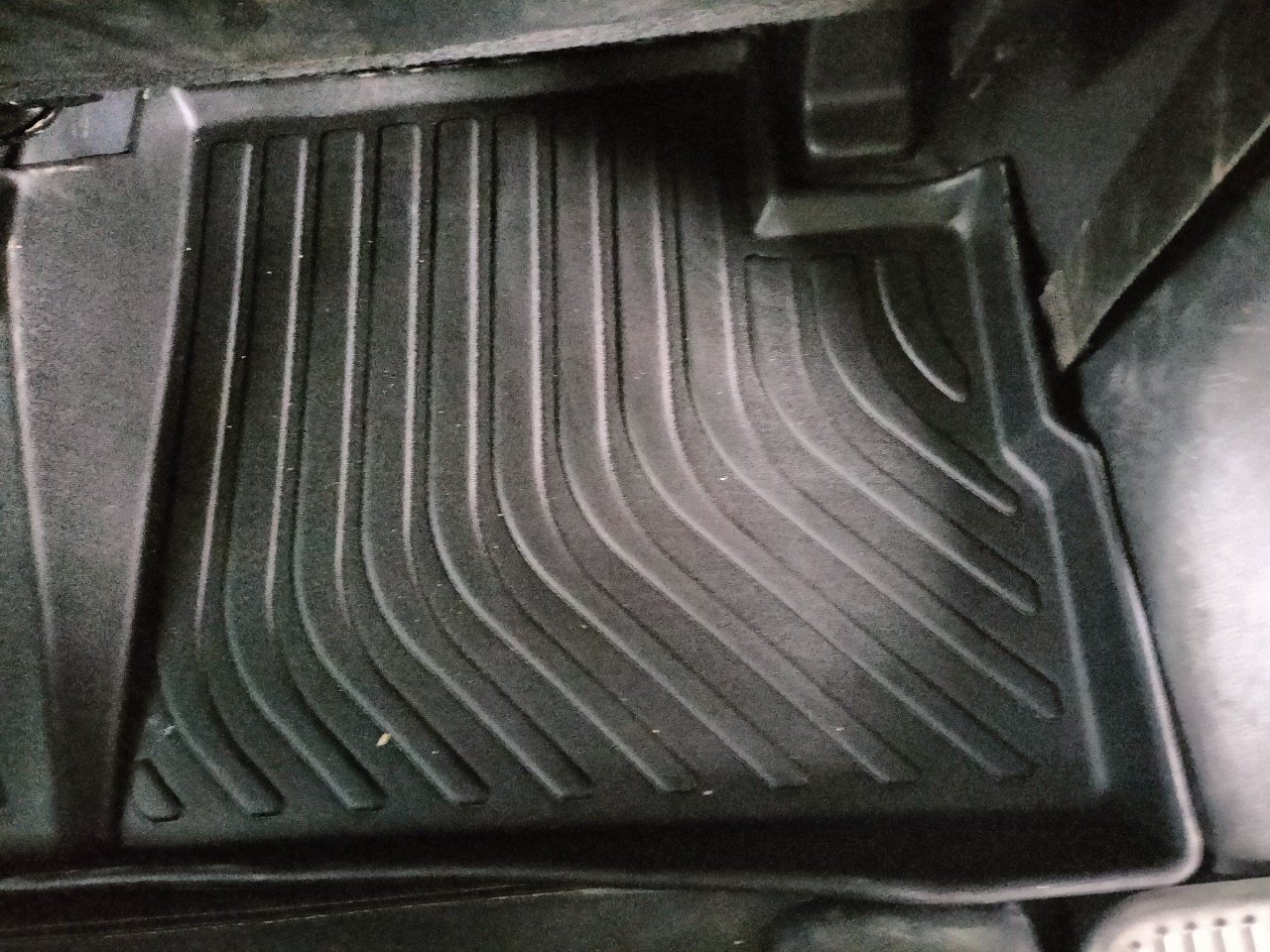 Thảm lót sàn xe ô tô Mitsubishi Xpander New Nhãn hiệu Macsim chất liệu nhựa TPE cao cấp màu đen