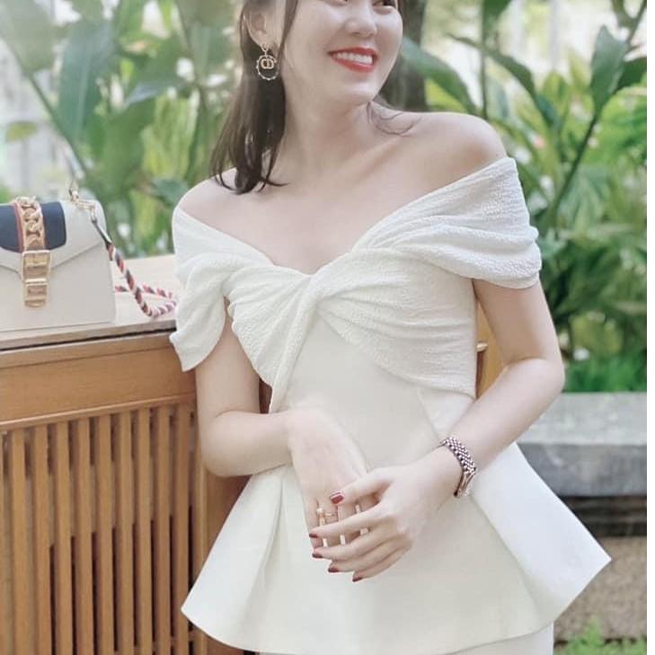 Áo peplum xoắn ngực trễ vai