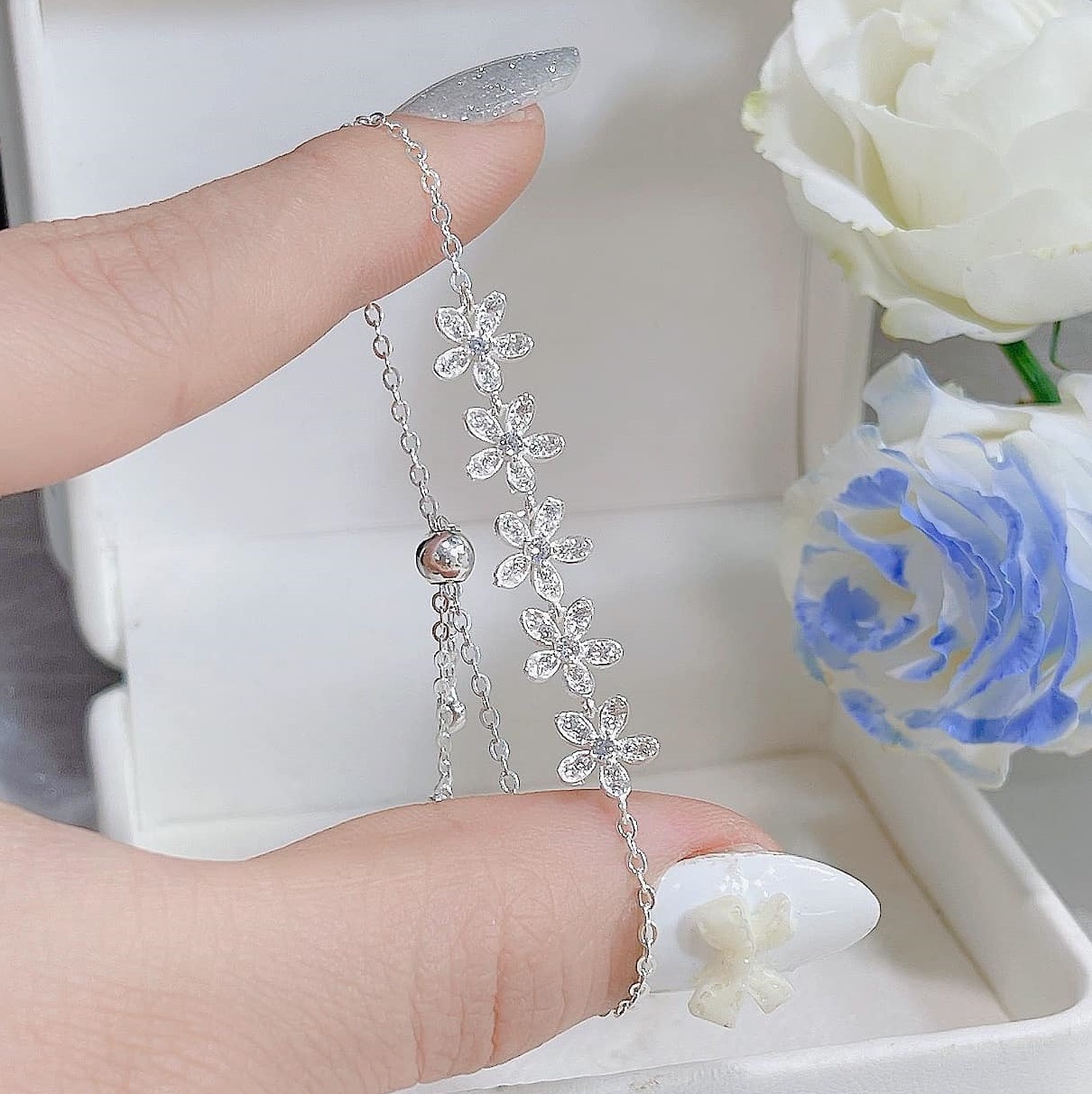 Lắc tay nữ thời trang chất liệu bằng bạc MS089