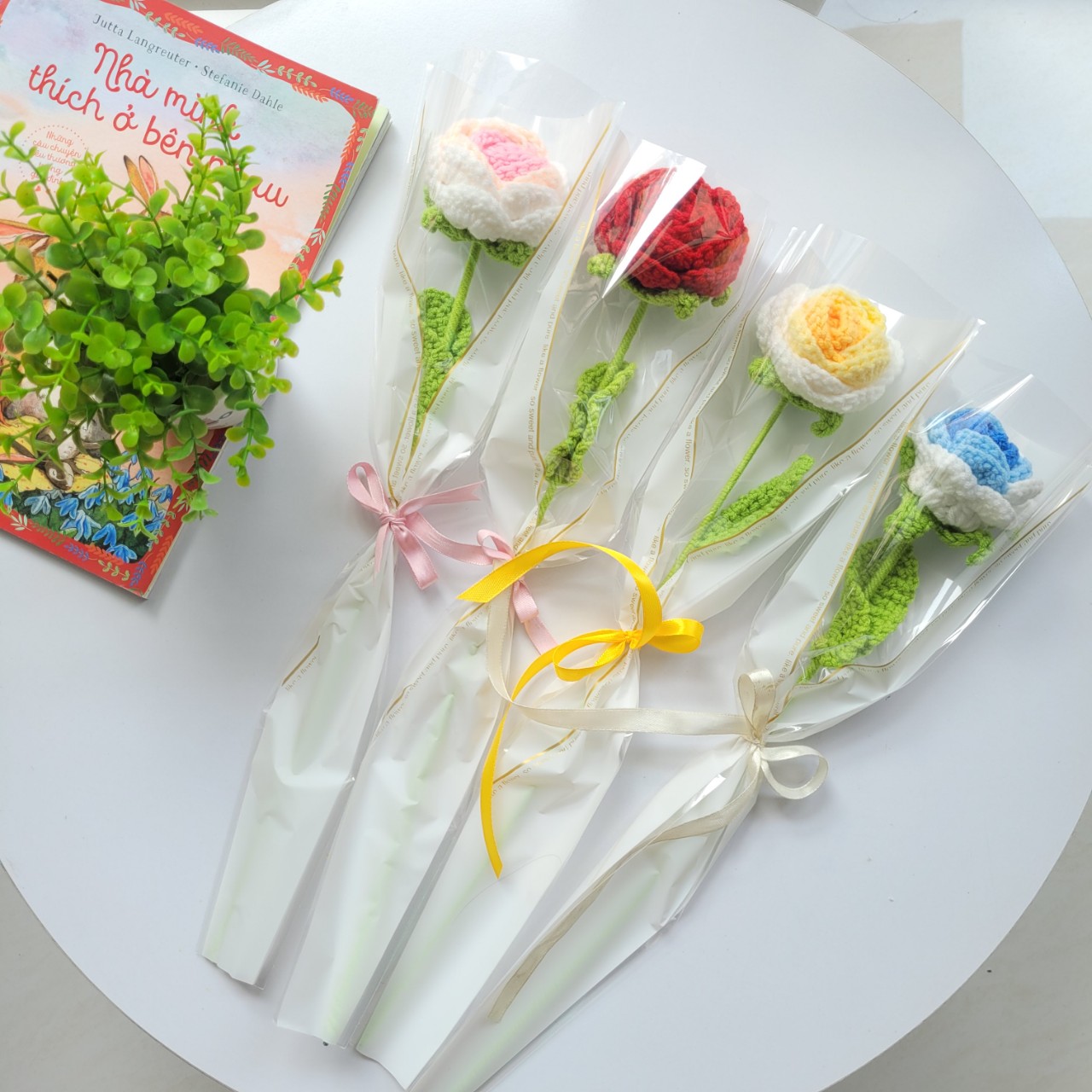 Set quà tặng 1 nhánh hoa bằng len móc thủ công handmade 