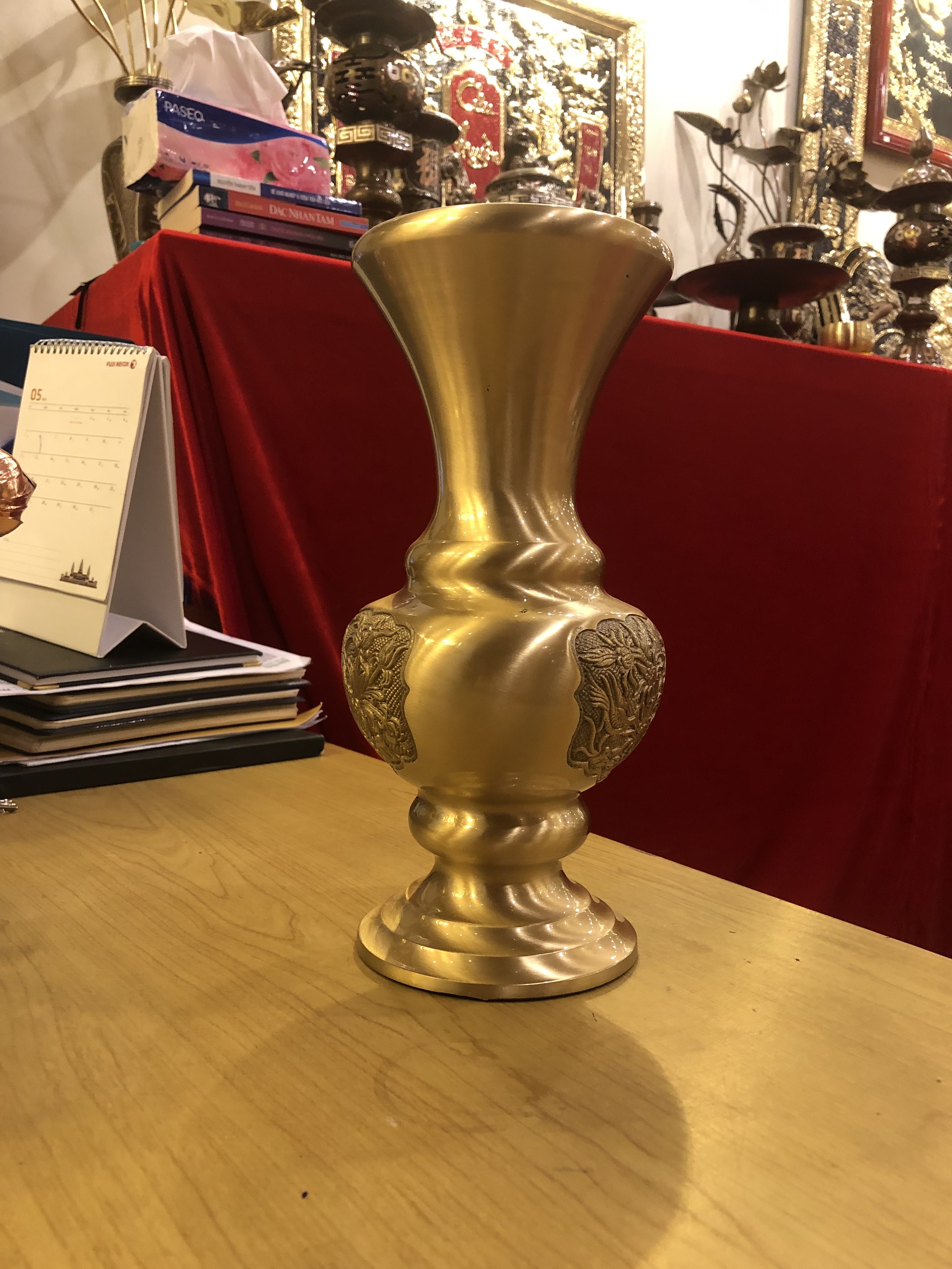 Lọ hoa đồng vàng 25cm