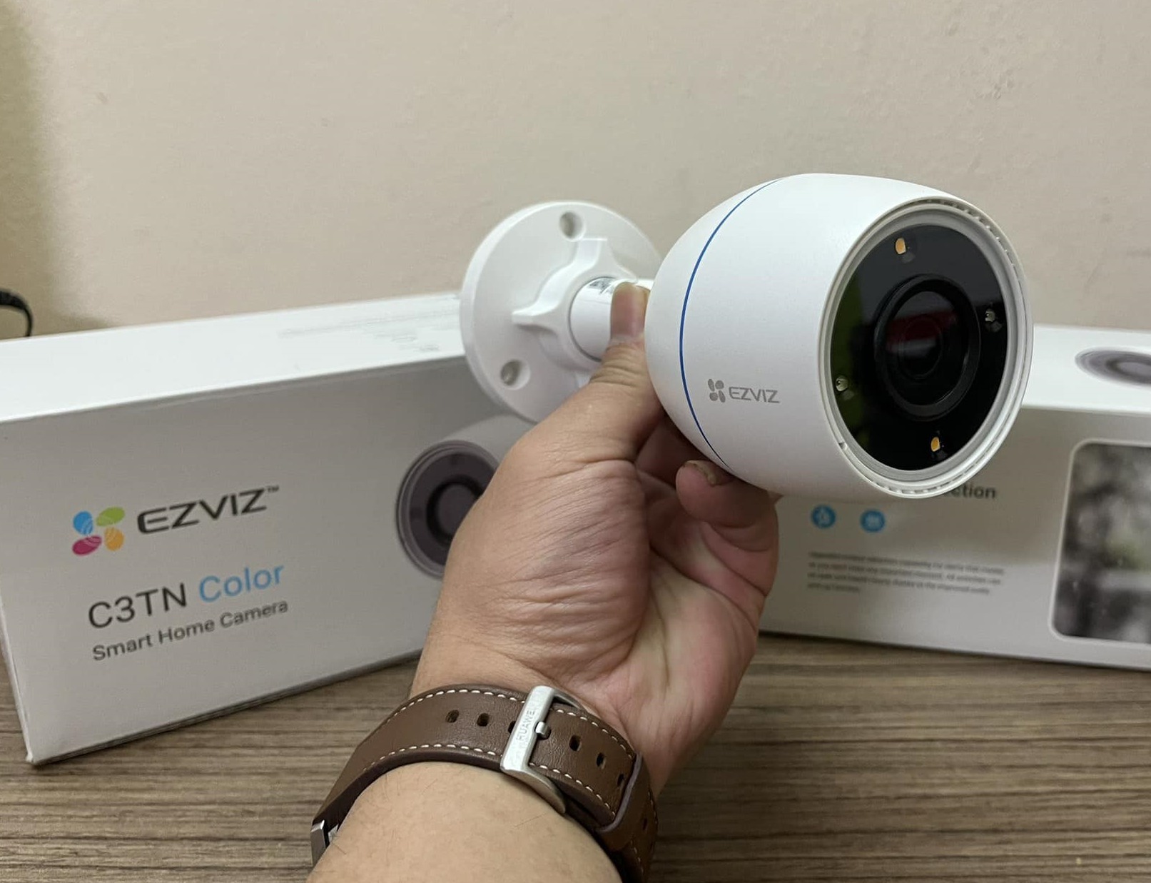 Camera Wifi Ezviz C3TN 2MP có ánh sáng màu nhìn đêm  đàm thoại 02 chiều, ngoài trời chống nước , hình ảnh sắc nét  Full HD - Hàng Chính Hãng