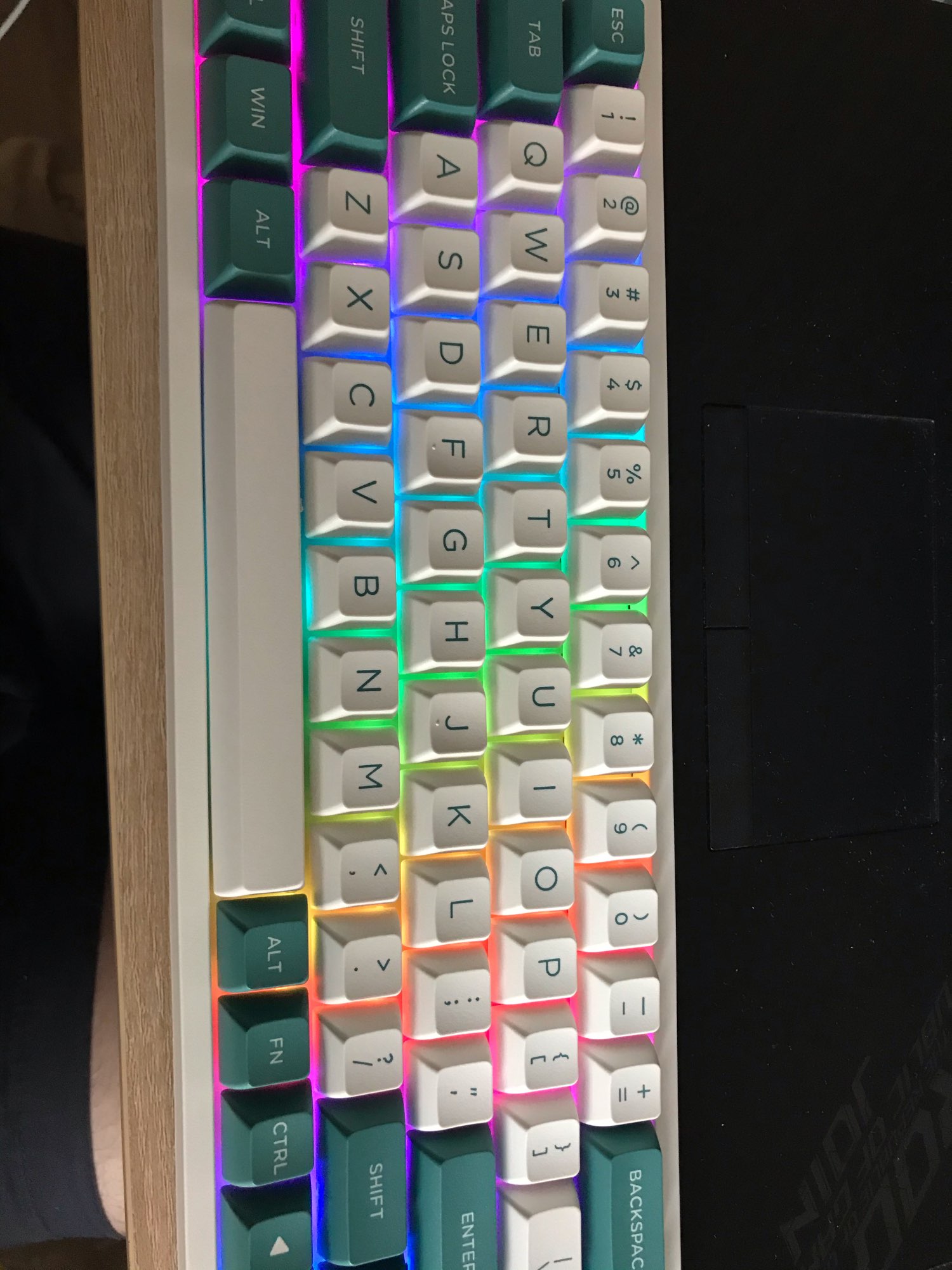 Bàn phím cơ FL-Esports FL680SAM (Night Black/Peach/Aqua Green/Purple/Banana) 3 mode - Hàng chính hãng