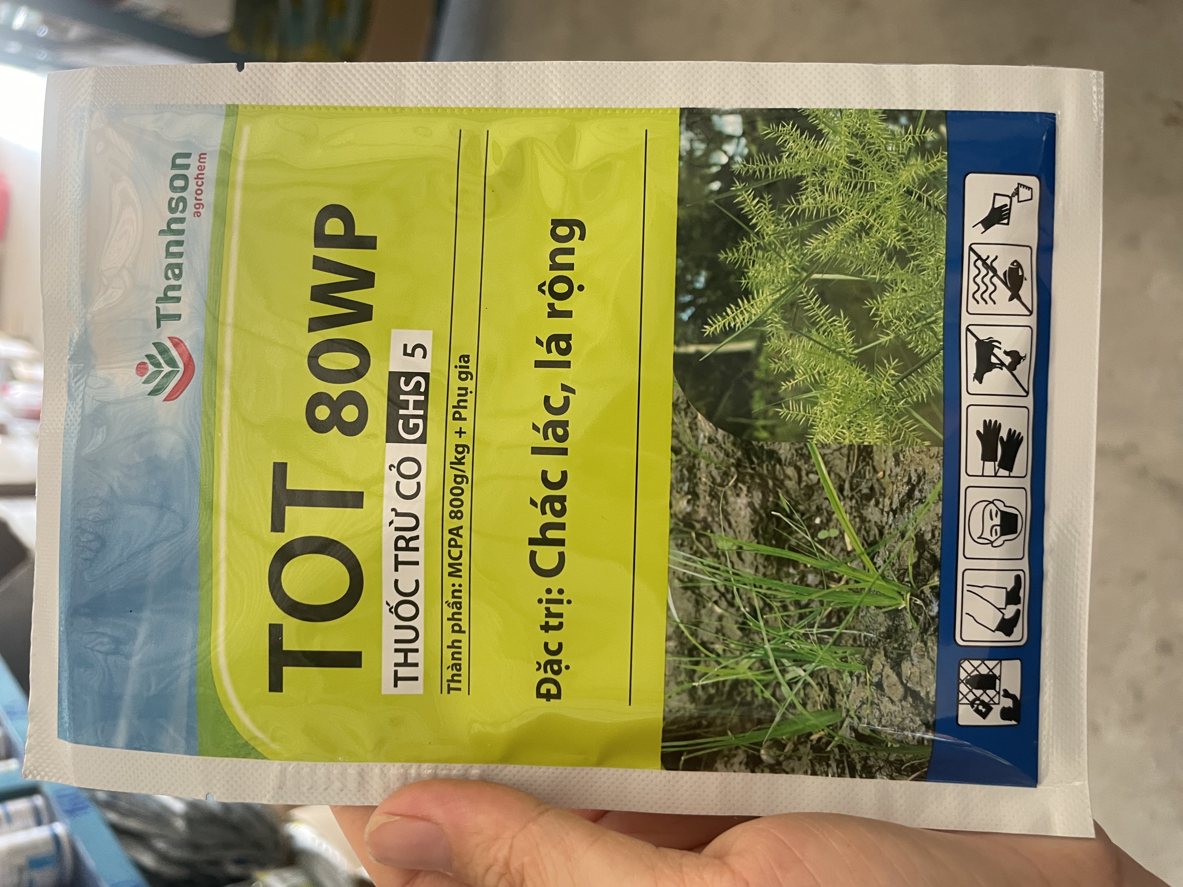 Tot 80WP - Thuốc đặc trị diệt cỏ chác lác, cỏ lá rộng, rau mác, rau muống, lục bình