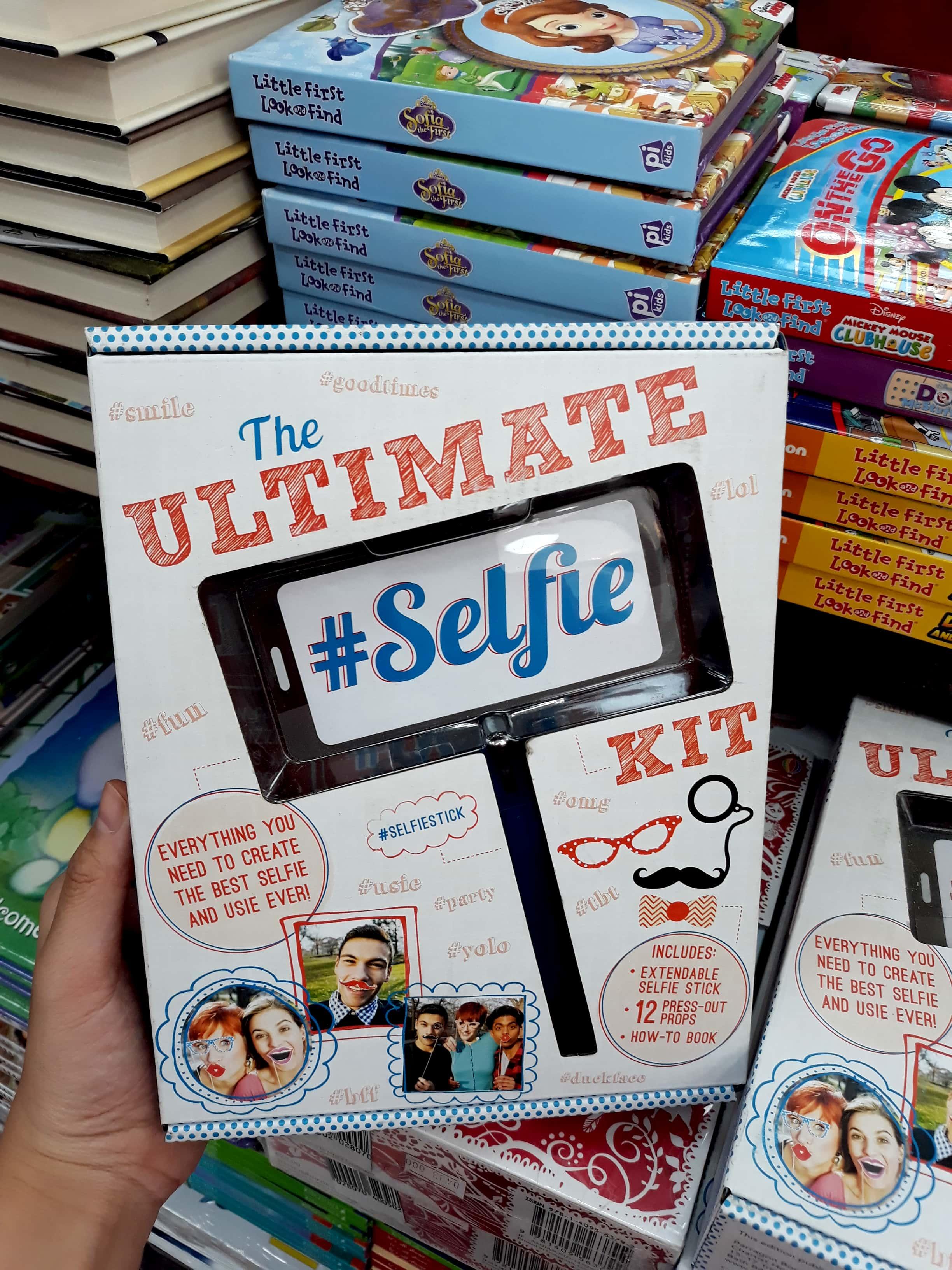 Sách ngoại văn: The Ultimate Selfie Kit