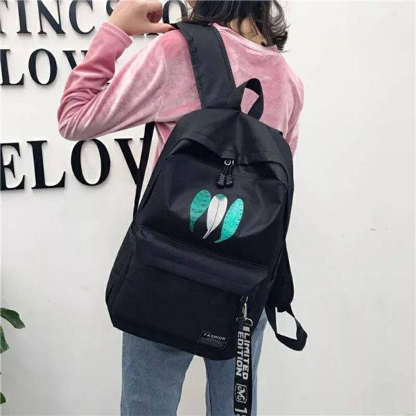 Cặp dễ thương có các bạn teen